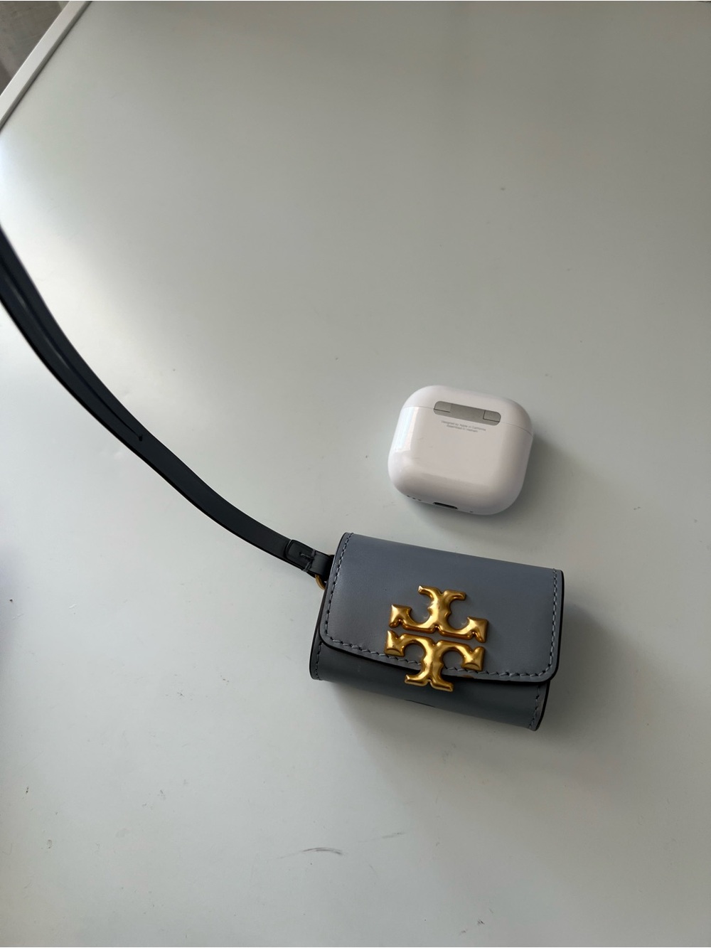 Tory burch Blue Eleanor Airpods Case - Picture 5 of 15